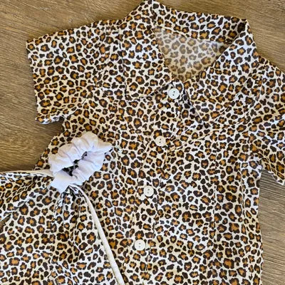 Robe léopard fille avec chouchou taille de 1 à 4 ans ref 7325 – Image 2