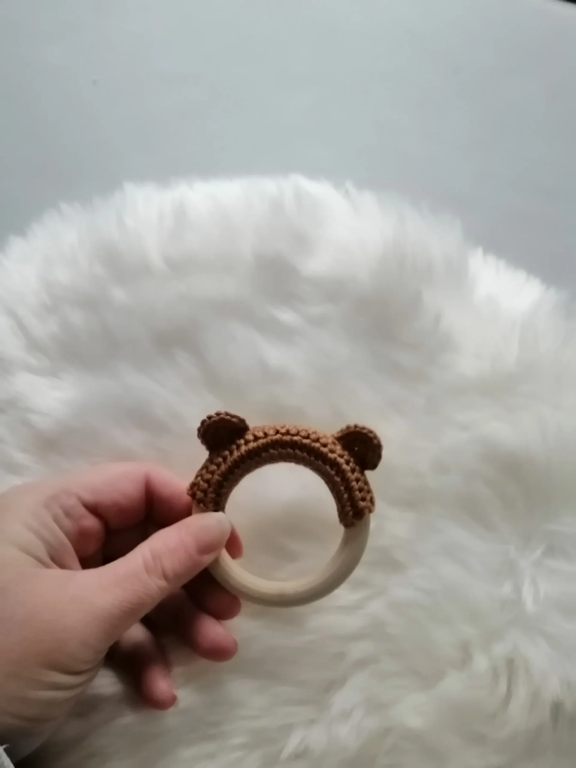 Hochet crochet bebe oreilles ourson : Le Compagnon Idéal de Bébé – Image 2