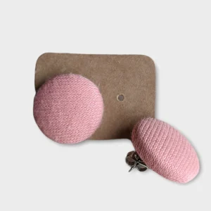 Boucles d'oreilles boutons - Peach Fuzz