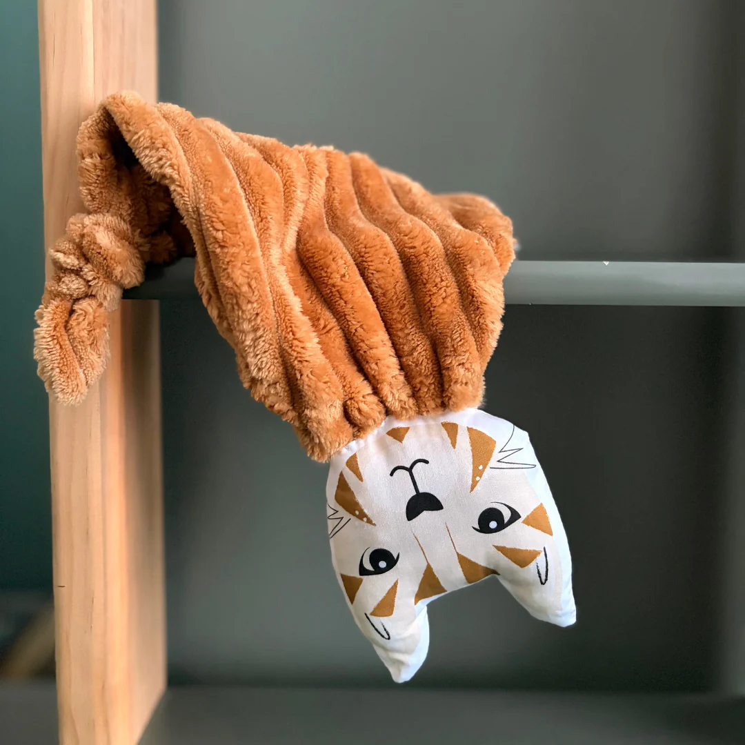 Doudou Chat en velours côtelé camel personnalisable – Image 7