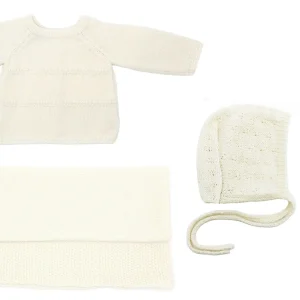 Ensemble naissance Petit Cœur – brassière, couverture et béguin