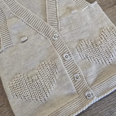 Gilet coton fille beige sans manches dernière taille 4 ans motif cœur ref 1006 – Image 3