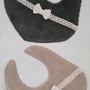 Bavoir bébé coton côtelé avec nœud Lot de 2 beige et kaki ref 035