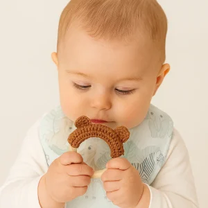 Hochet crochet bebe oreilles ourson  : Le Compagnon Idéal de Bébé