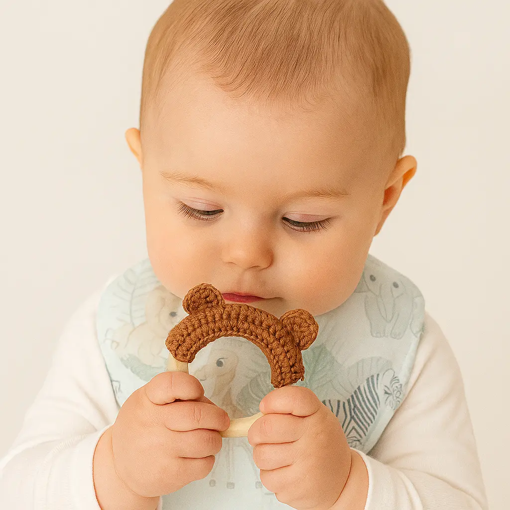 Hochet crochet bebe oreilles ourson : Le Compagnon Idéal de Bébé